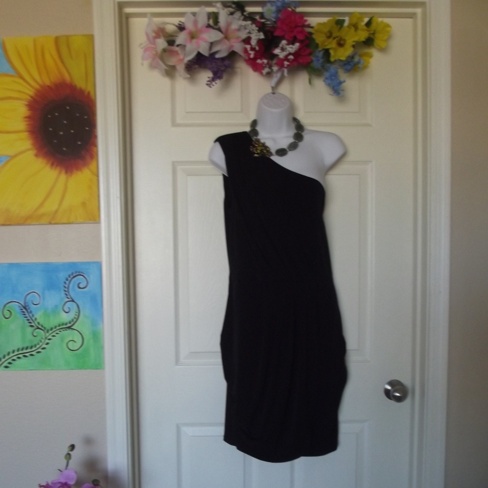 Joei & I Black One Shoulder Drape Dress